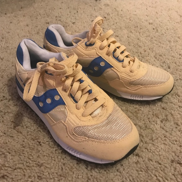 Shoes - Saucony XT 600 yellow sneakers